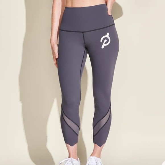 lululemon athletica Pants - Lululemon Peloton Wunder Under Crop Scallop Size 4
